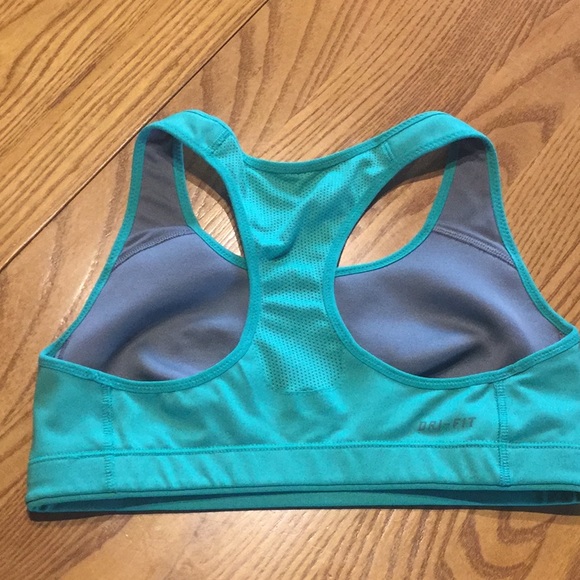 Nike sports bra - Picture 2 of 3